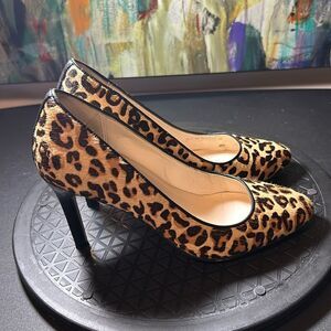 🔥LIKE NEW🔥 Unique and Rare! These wont last  / Size: 5 / Heel Height: 3 inches